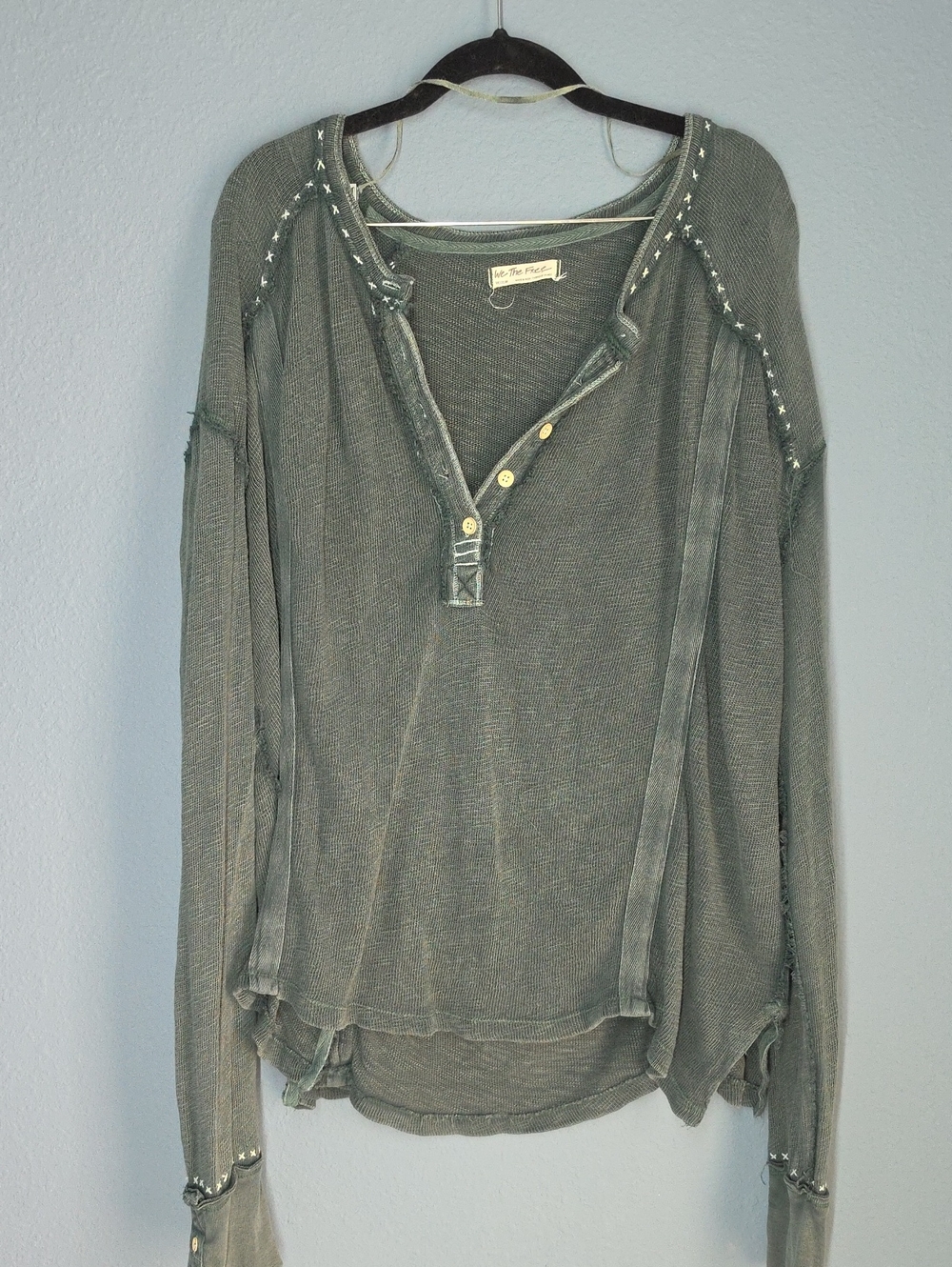 Free People Distressed Green Long-Sleeve Henley #E19